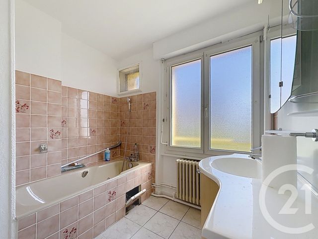 Appartement F3 &agrave; louer - 3 pi&egrave;ces - 63,08 m2 - Lure - 70 - FRANCHE-COMTE