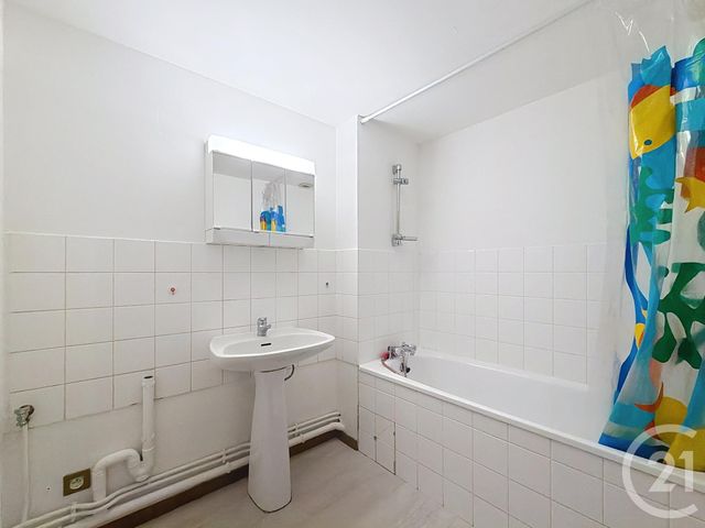Appartement F2 &agrave; louer - 2 pi&egrave;ces - 36 m2 - Lure - 70 - FRANCHE-COMTE