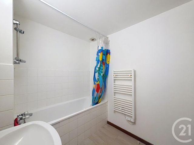 Appartement F2 &agrave; louer - 2 pi&egrave;ces - 36 m2 - Lure - 70 - FRANCHE-COMTE