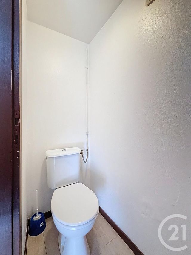 Appartement F2 &agrave; louer - 2 pi&egrave;ces - 36 m2 - Lure - 70 - FRANCHE-COMTE