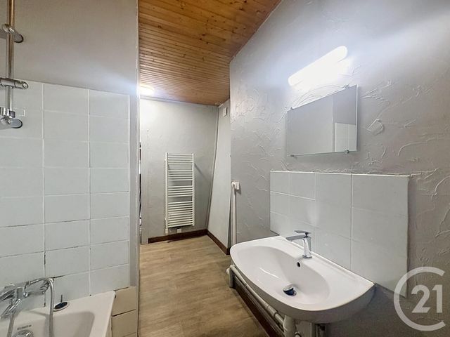 Appartement F4 &agrave; louer - 4 pi&egrave;ces - 85 m2 - Gouhenans - 70 - FRANCHE-COMTE