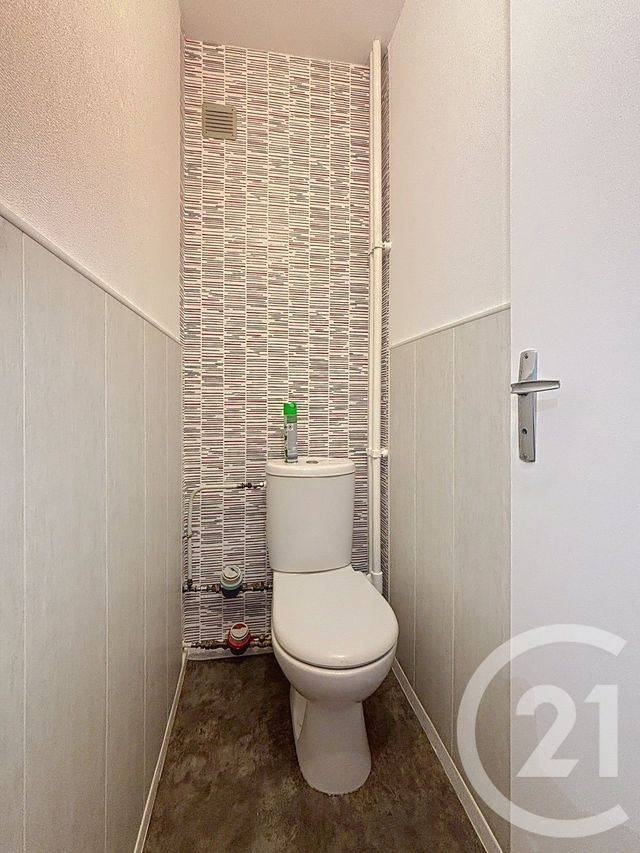 Appartement F3 &agrave; louer - 3 pi&egrave;ces - 61 m2 - St Loup Sur Semouse - 70 - FRANCHE-COMTE