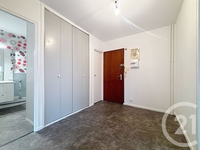 Appartement F3 &agrave; louer - 3 pi&egrave;ces - 61 m2 - St Loup Sur Semouse - 70 - FRANCHE-COMTE