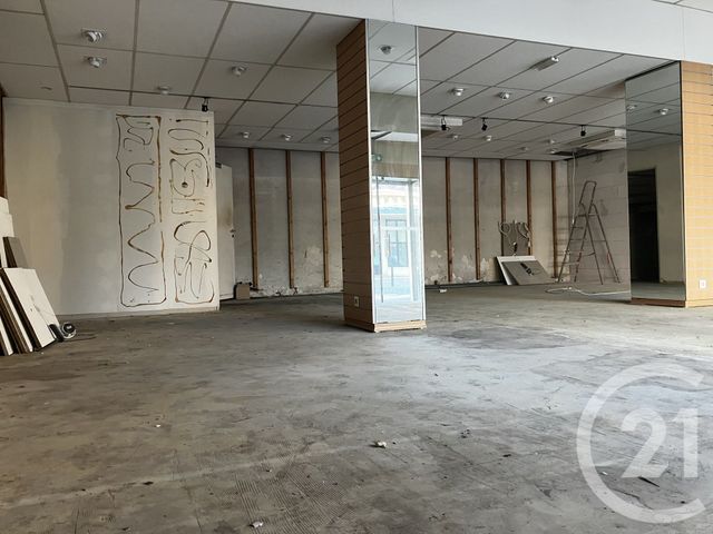 Local commercial à louer - 150.0 m2 - 80 - Somme