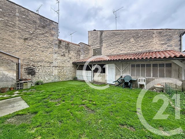 Maison à vendre - 4 pièces - 149 m2 - Jarnac - 16 - POITOU-CHARENTES