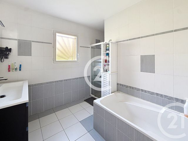 Maison à vendre - 5 pièces - 162,50 m2 - Julienne - 16 - POITOU-CHARENTES