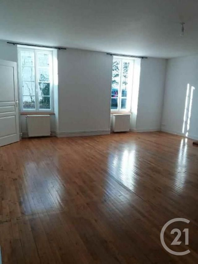 Maison &agrave; louer - 4 pi&egrave;ces - 103 m2 - Segonzac - 16 - POITOU-CHARENTES