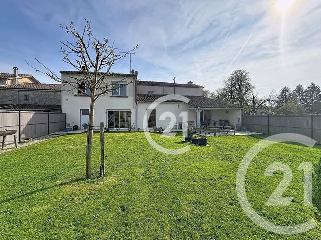 Maison &agrave; vendre - 7 pi&egrave;ces - 158 m2 - Gondeville - 16 - POITOU-CHARENTES