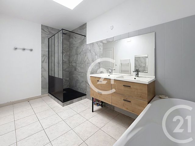 Maison &agrave; louer - 4 pi&egrave;ces - 109,60 m2 - Jarnac - 16 - POITOU-CHARENTES