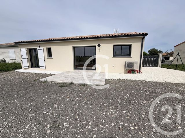 Maison &agrave; louer - 4 pi&egrave;ces - 89,20 m2 - Segonzac - 16 - POITOU-CHARENTES
