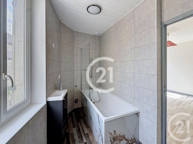 Appartement T4 &agrave; louer - 4 pi&egrave;ces - 96 m2 - Jarnac - 16 - POITOU-CHARENTES