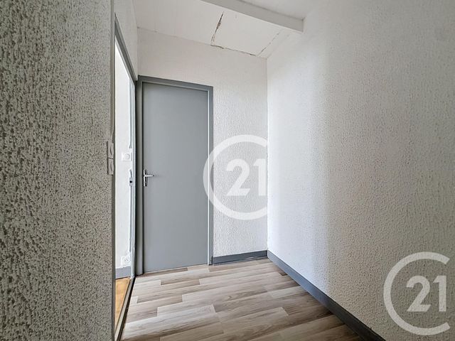 Appartement T4 &agrave; louer - 4 pi&egrave;ces - 96 m2 - Jarnac - 16 - POITOU-CHARENTES