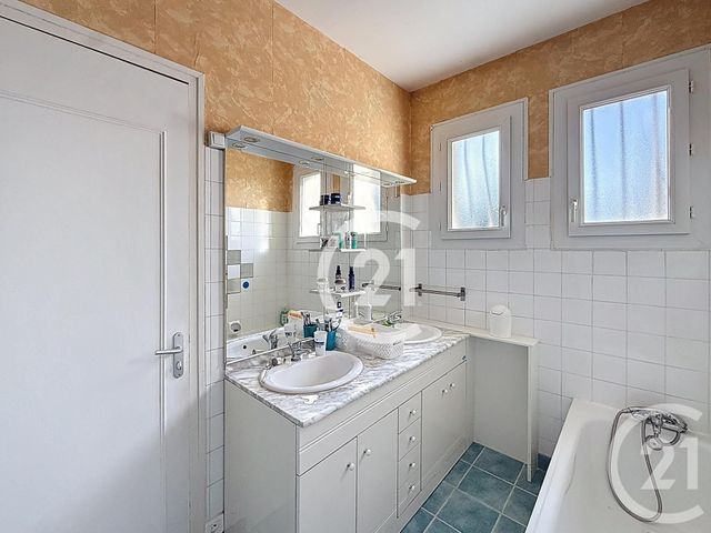 Maison &agrave; louer - 5 pi&egrave;ces - 183,60 m2 - Jarnac - 16 - POITOU-CHARENTES