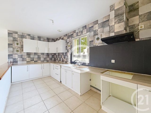Maison &agrave; louer - 4 pi&egrave;ces - 87,50 m2 - Sigogne - 16 - POITOU-CHARENTES