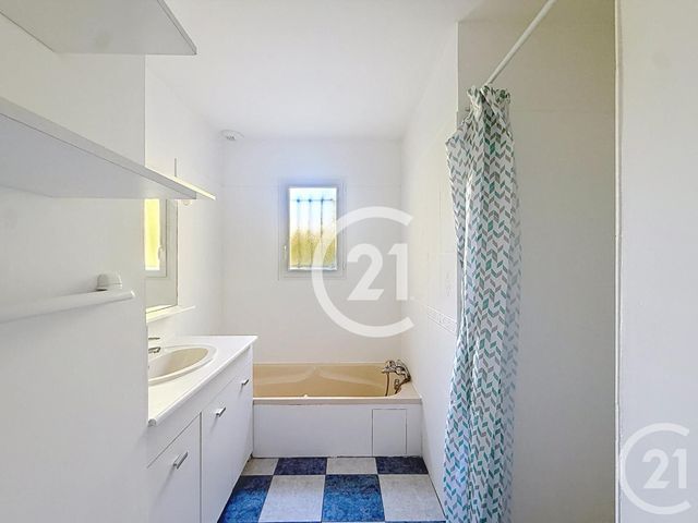 Maison &agrave; louer - 4 pi&egrave;ces - 87,50 m2 - Sigogne - 16 - POITOU-CHARENTES