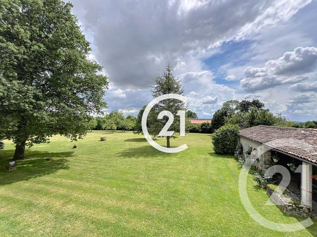 Maison à vendre - 6 pièces - 225 m2 - Foussignac - 16 - POITOU-CHARENTES