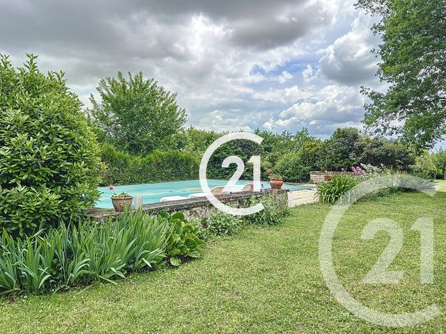 Maison à vendre - 6 pièces - 225 m2 - Foussignac - 16 - POITOU-CHARENTES