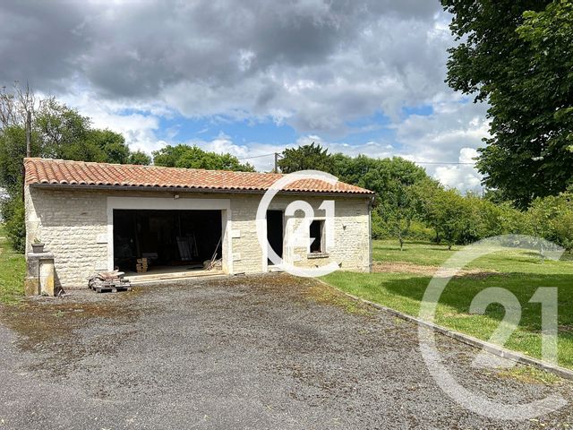 Maison à vendre - 6 pièces - 225 m2 - Foussignac - 16 - POITOU-CHARENTES