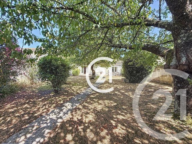 Maison à vendre - 5 pièces - 176 m2 - Gondeville - 16 - POITOU-CHARENTES