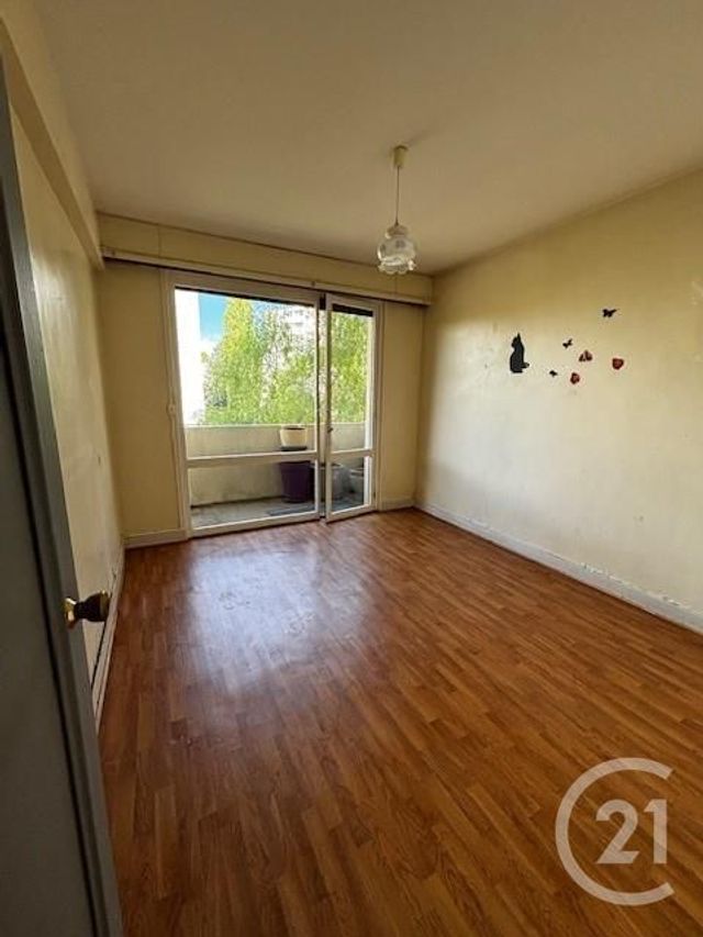 Appartement T6 à vendre - 7 pièces - 137 m2 - St Quentin - 02 - PICARDIE