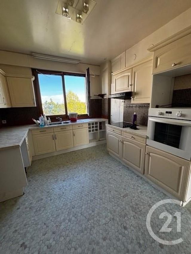 Appartement T6 à vendre - 7 pièces - 137 m2 - St Quentin - 02 - PICARDIE