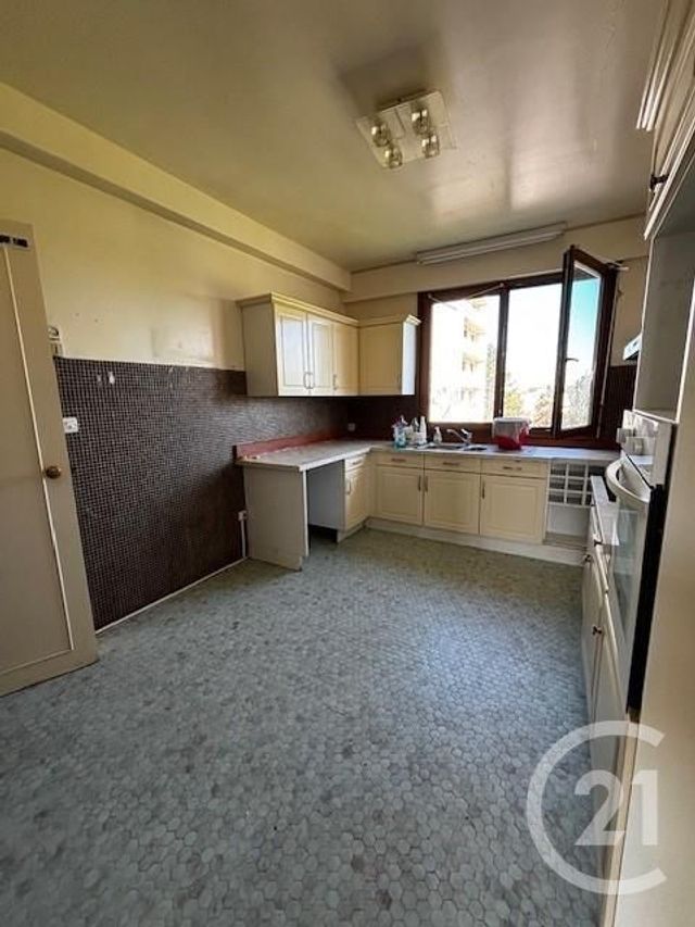 Appartement T6 à vendre - 7 pièces - 137 m2 - St Quentin - 02 - PICARDIE