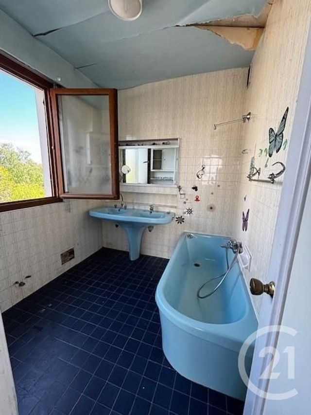 Appartement T6 à vendre - 7 pièces - 137 m2 - St Quentin - 02 - PICARDIE