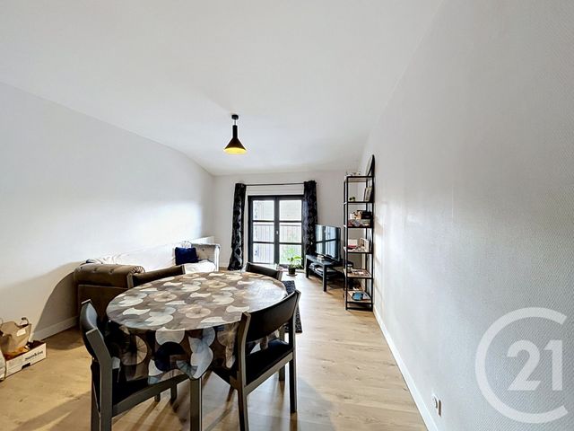 Appartement T3 &agrave; vendre - 3 pi&egrave;ces - 69,43 m2 - Yssingeaux - 43 - AUVERGNE