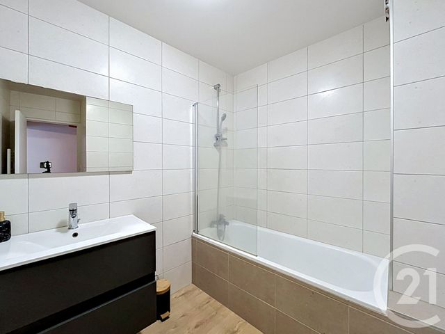 Appartement T3 &agrave; vendre - 3 pi&egrave;ces - 69,43 m2 - Yssingeaux - 43 - AUVERGNE