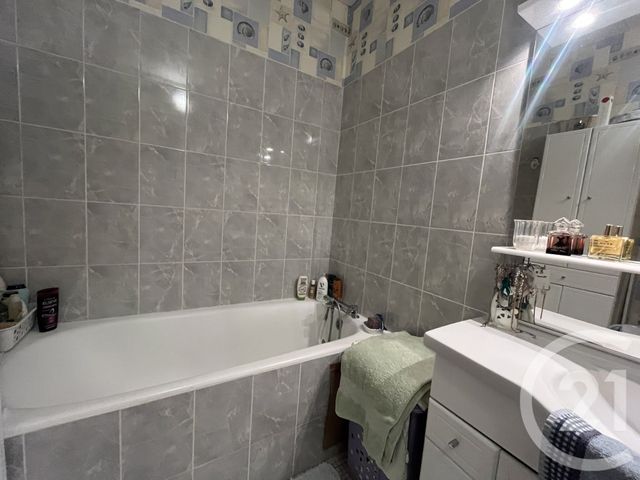 Appartement F2 &agrave; vendre - 2 pi&egrave;ces - 54,63 m2 - Lisieux - 14 - BASSE-NORMANDIE