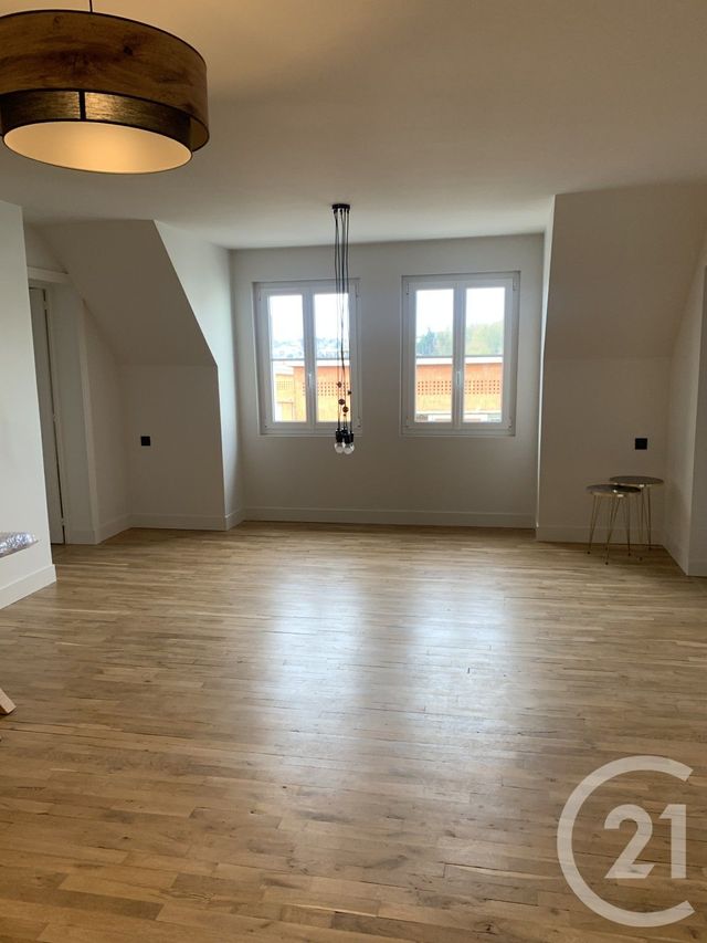 Appartement F4 &agrave; louer - 4 pi&egrave;ces - 100,56 m2 - Lisieux - 14 - BASSE-NORMANDIE