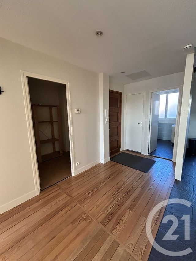 Appartement F2 &agrave; louer - 2 pi&egrave;ces - 55,10 m2 - Lisieux - 14 - BASSE-NORMANDIE