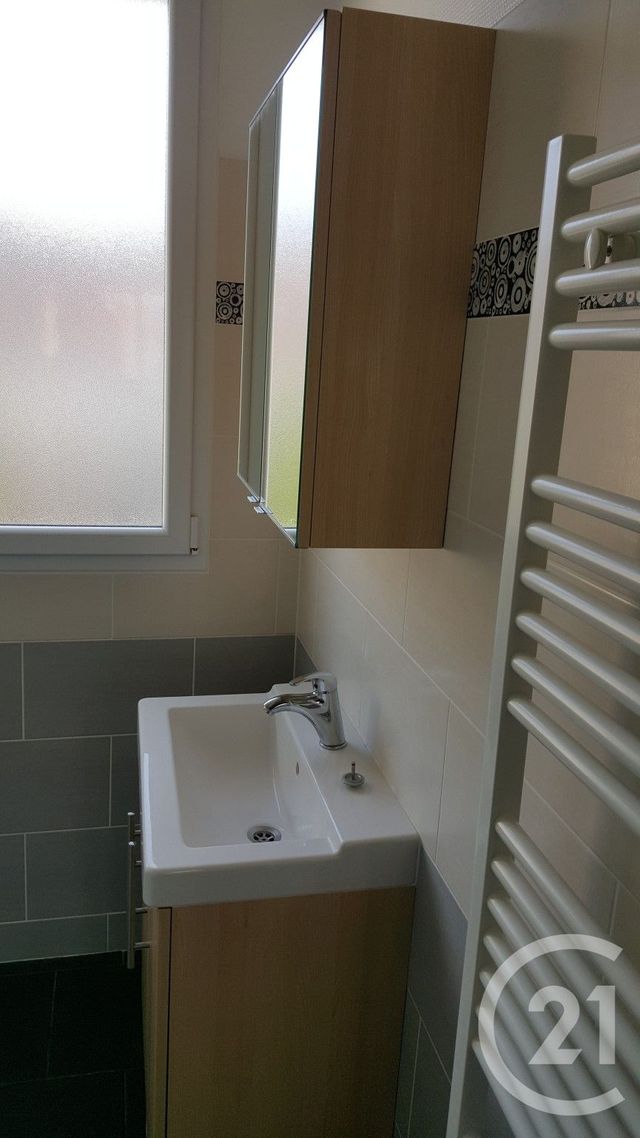 Appartement F2 à louer - 2 pièces - 55,10 m2 - Lisieux - 14 - BASSE-NORMANDIE