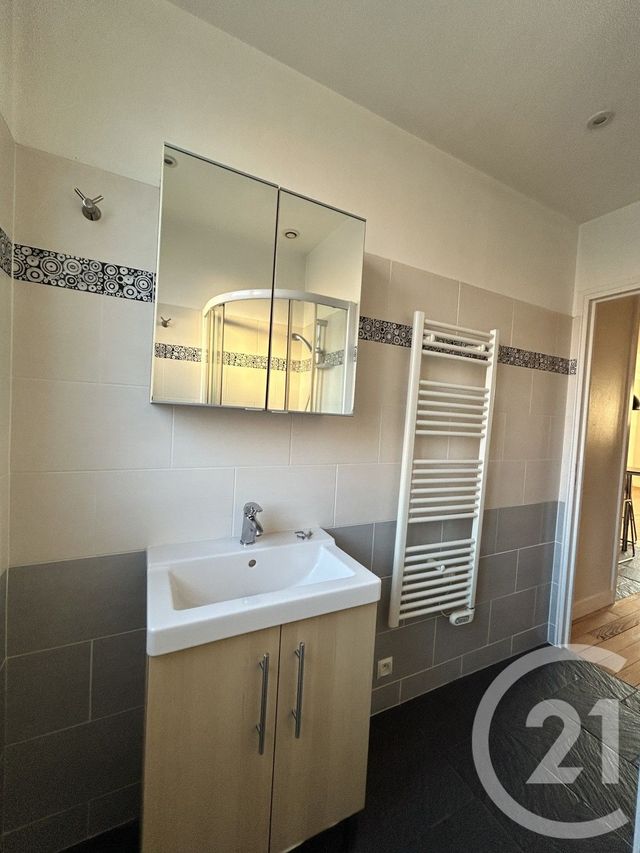 Appartement F2 &agrave; louer - 2 pi&egrave;ces - 55,10 m2 - Lisieux - 14 - BASSE-NORMANDIE