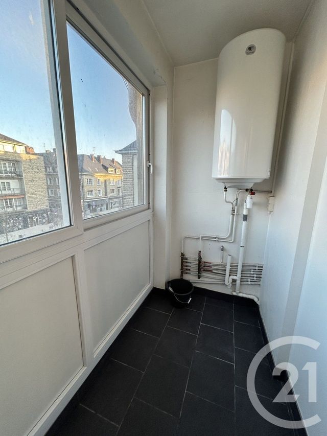 Appartement F2 &agrave; louer - 2 pi&egrave;ces - 55,10 m2 - Lisieux - 14 - BASSE-NORMANDIE