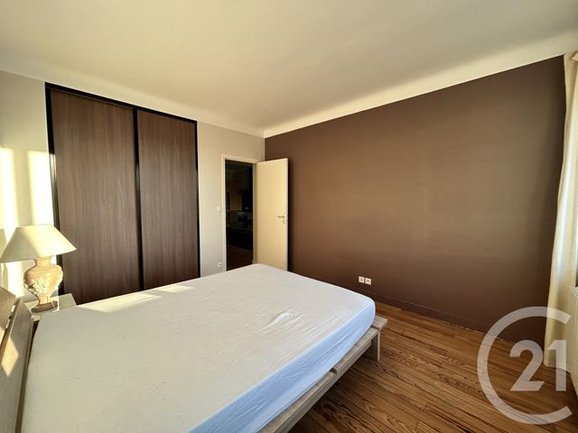 Appartement F2 &agrave; louer - 2 pi&egrave;ces - 55,10 m2 - Lisieux - 14 - BASSE-NORMANDIE