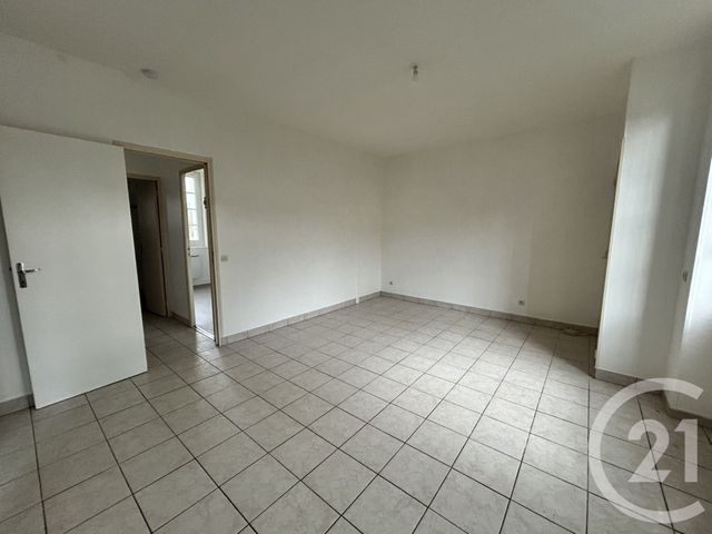 Appartement F3 &agrave; louer - 3 pi&egrave;ces - 55,86 m2 - Lisieux - 14 - BASSE-NORMANDIE