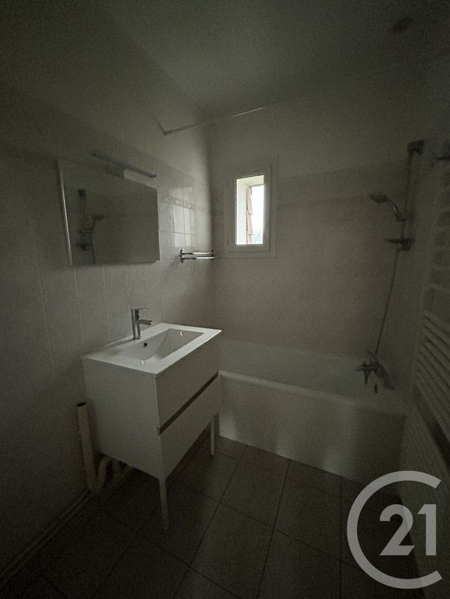 Appartement F3 &agrave; louer - 3 pi&egrave;ces - 55,86 m2 - Lisieux - 14 - BASSE-NORMANDIE