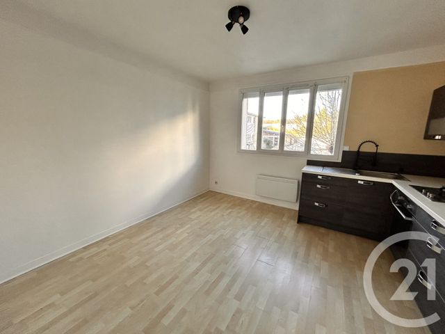 Appartement F3 &agrave; louer - 3 pi&egrave;ces - 44 m2 - Lisieux - 14 - BASSE-NORMANDIE