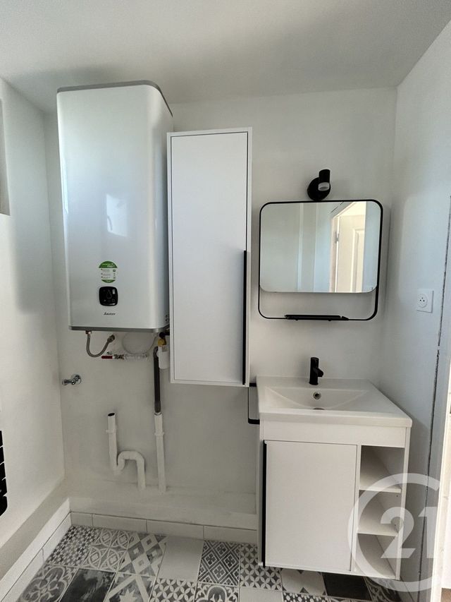 Appartement F2 &agrave; louer - 2 pi&egrave;ces - 32,89 m2 - Lisieux - 14 - BASSE-NORMANDIE