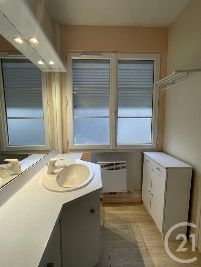 Appartement F2 &agrave; louer - 2 pi&egrave;ces - 41,61 m2 - Lisieux - 14 - BASSE-NORMANDIE