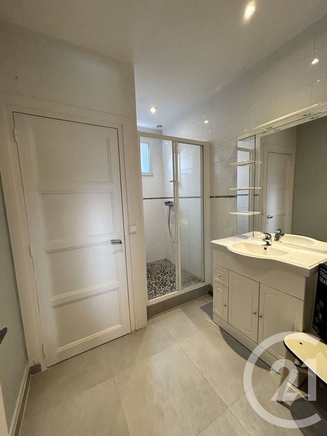 Appartement F2 &agrave; louer - 2 pi&egrave;ces - 47,50 m2 - Lisieux - 14 - BASSE-NORMANDIE