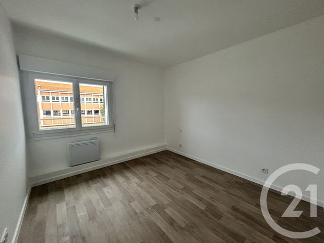 Appartement F3 &agrave; louer - 3 pi&egrave;ces - 60,40 m2 - Lisieux - 14 - BASSE-NORMANDIE
