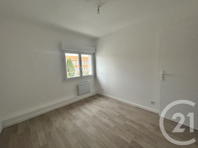 Appartement F3 &agrave; louer - 3 pi&egrave;ces - 60,40 m2 - Lisieux - 14 - BASSE-NORMANDIE