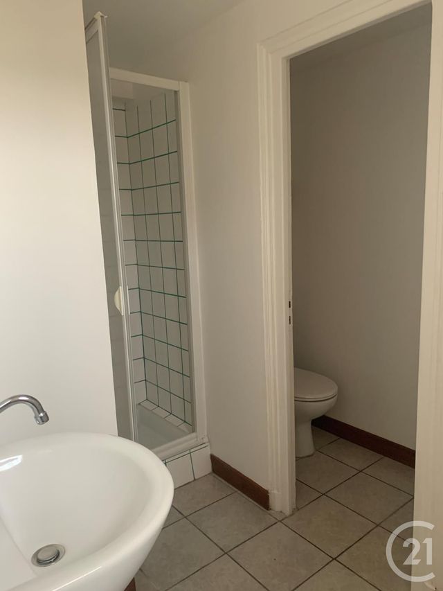 Appartement T2 &agrave; louer - 2 pi&egrave;ces - 31,92 m2 - Livarot Pays D Auge - 14 - BASSE-NORMANDIE