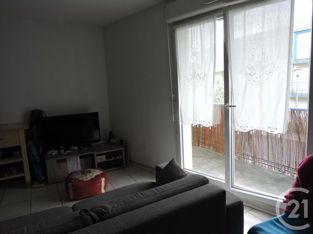 Appartement F2 &agrave; louer - 2 pi&egrave;ces - 43,40 m2 - Lisieux - 14 - BASSE-NORMANDIE