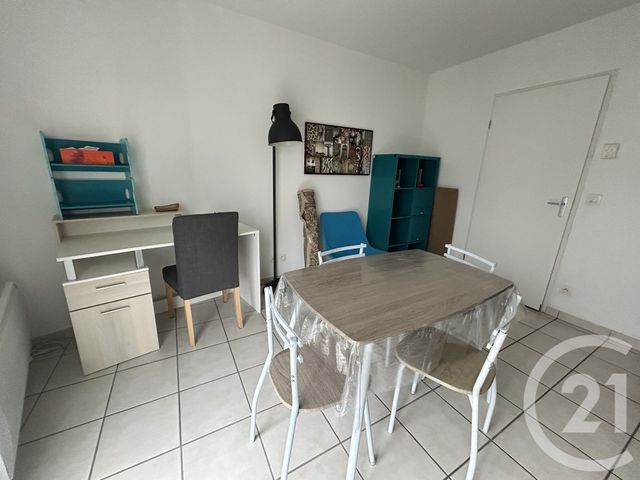 Appartement F2 &agrave; louer - 2 pi&egrave;ces - 43,40 m2 - Lisieux - 14 - BASSE-NORMANDIE