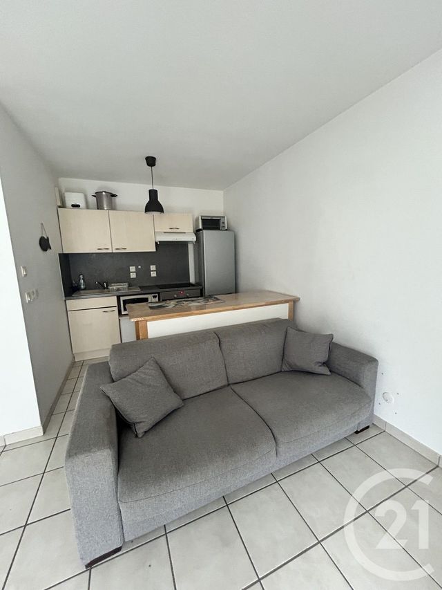 Appartement F2 &agrave; louer - 2 pi&egrave;ces - 43,40 m2 - Lisieux - 14 - BASSE-NORMANDIE