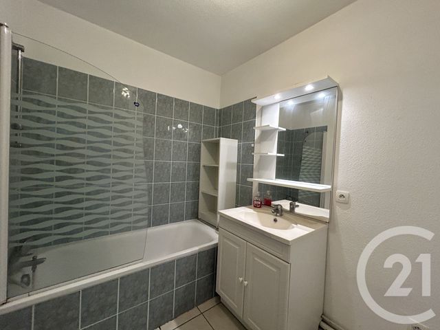 Appartement F2 &agrave; louer - 2 pi&egrave;ces - 43,40 m2 - Lisieux - 14 - BASSE-NORMANDIE