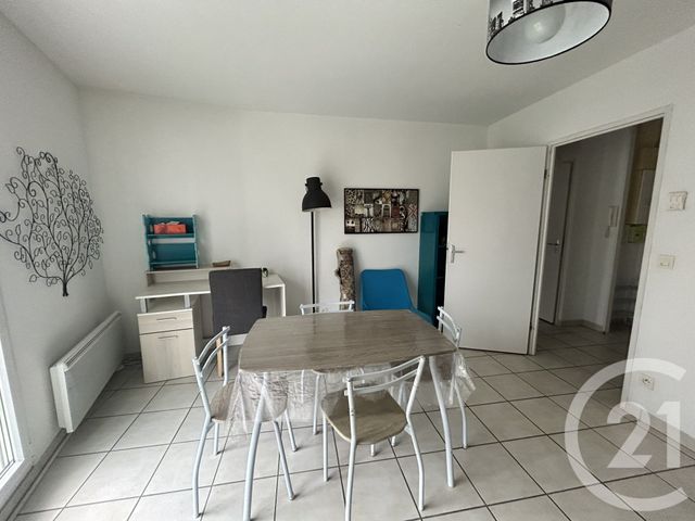 Appartement F2 &agrave; louer - 2 pi&egrave;ces - 43,40 m2 - Lisieux - 14 - BASSE-NORMANDIE